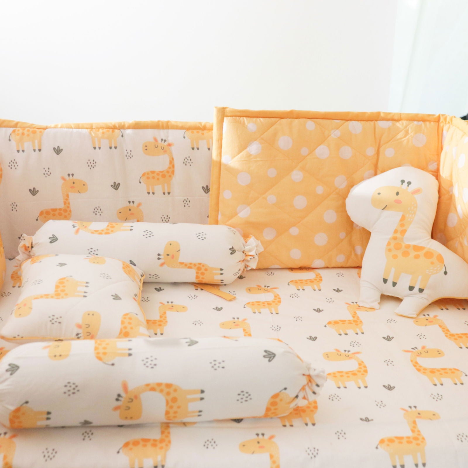 Baby Giraffe - Quilted Cot Bumper - Tinycubs - 