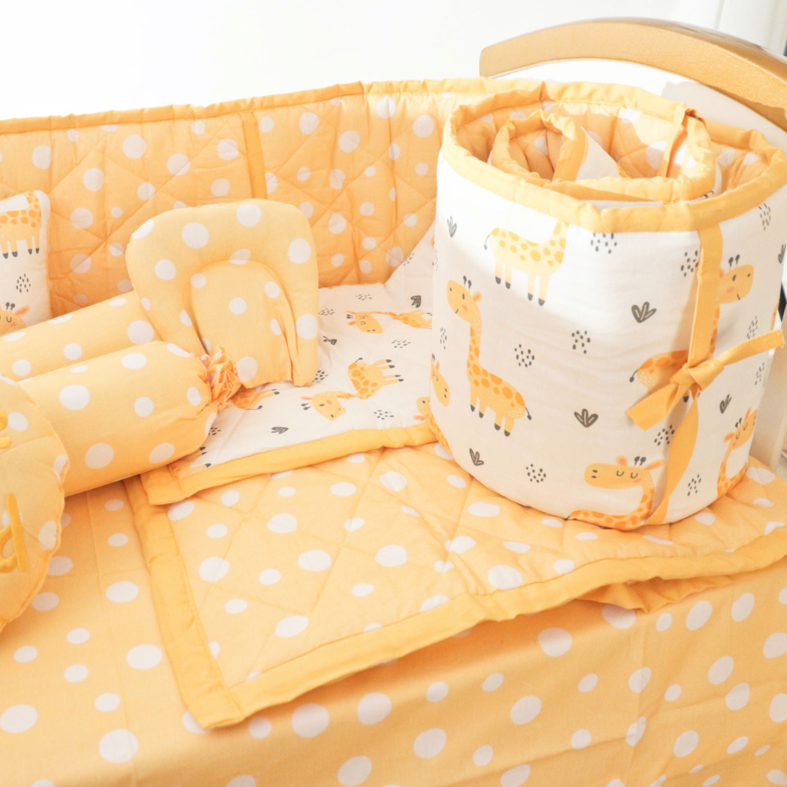 Baby Giraffe - Quilted Cot Bumper - Tinycubs - 