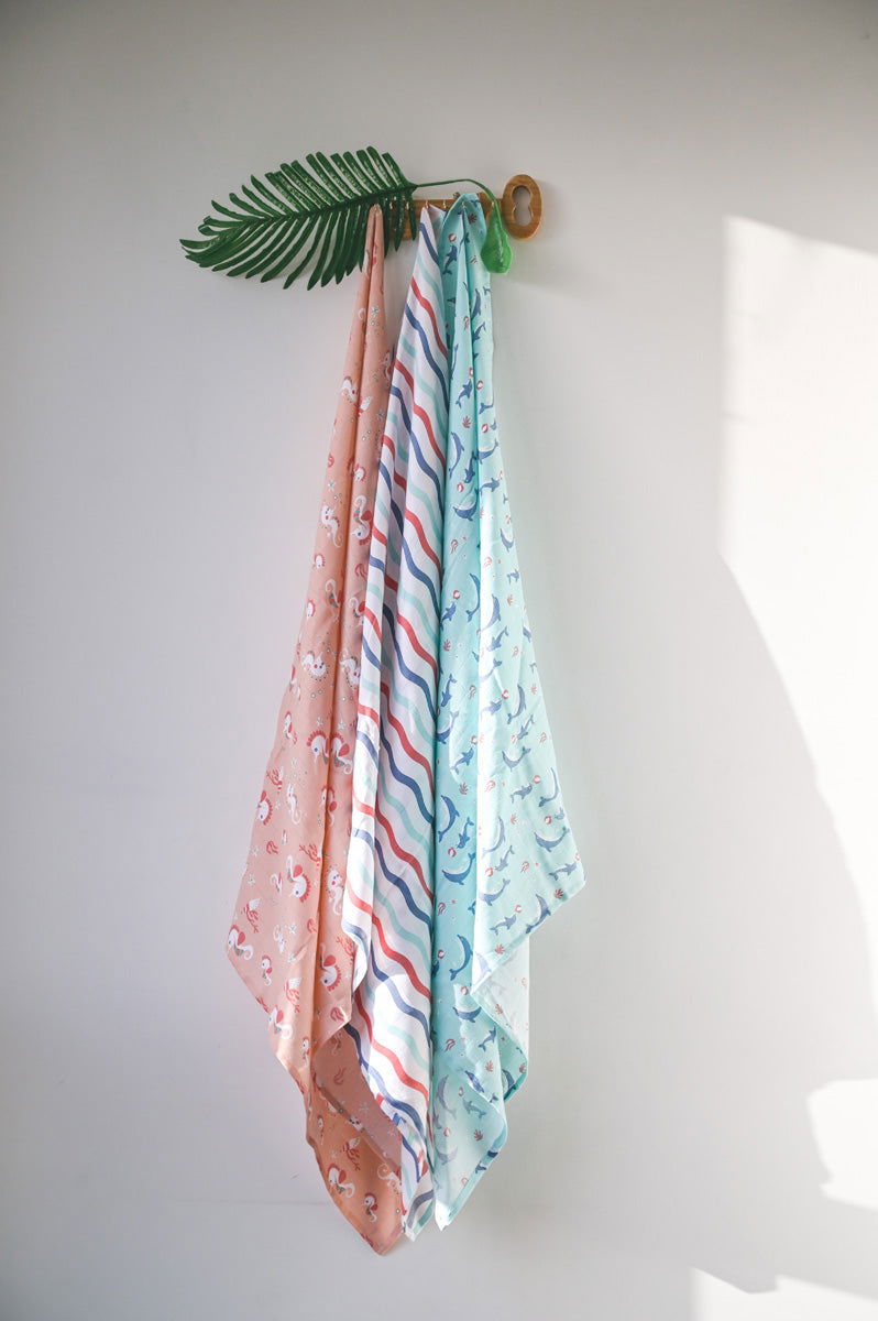 Kaarpas ‘Ocean Dive’ organic muslin cotton swaddle 3 pack: Dolphin, Seahorse and Dreamy Waves - Tinycubs - 