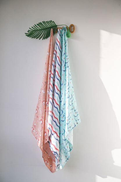 Kaarpas ‘Ocean Dive’ organic muslin cotton swaddle 3 pack: Dolphin, Seahorse and Dreamy Waves - Tinycubs - 
