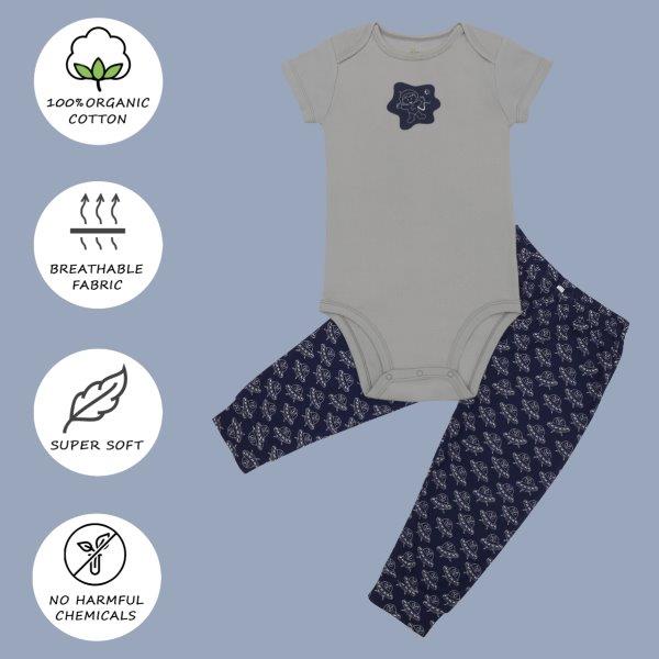 Organic cotton baby bodysuit and pant set with astronaut design