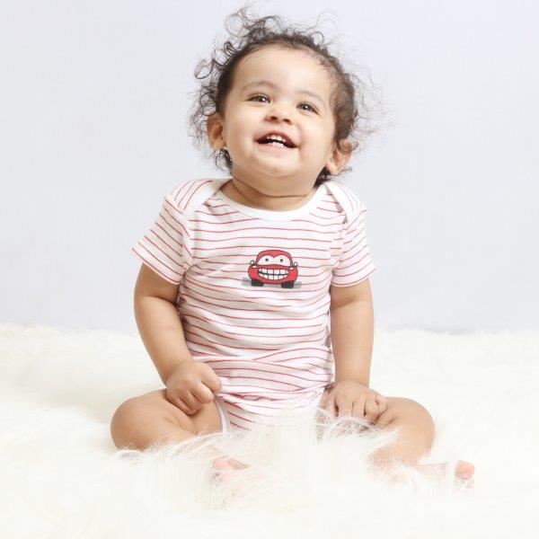 Organic cotton baby bodysuit and pant set with cars design